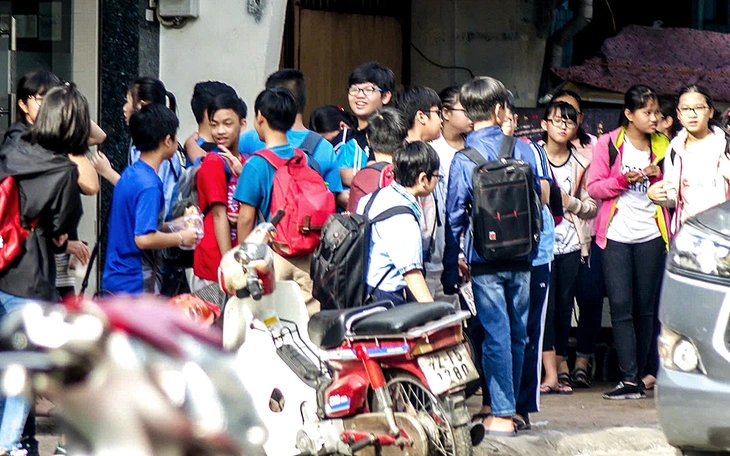 Dạy thêm, học thêm: Siết vẫn 'nóng' vì gốc rễ là thi cử và bằng cấp - Ảnh 3.