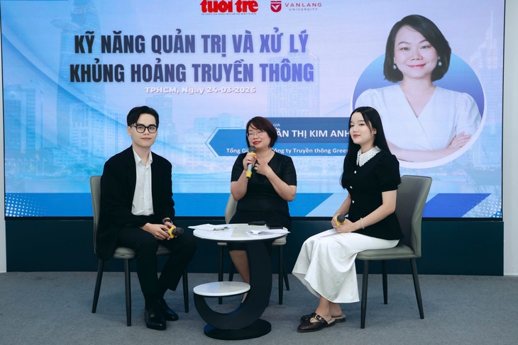 z7653679903022d534c19a98411cf5e26de7dc4ceffc5e-1774352596408129968010 Học tại báo Tuổi Trẻ, sinh viên Văn Lang tổ chức tọa đàm 'thực chiến' cùng giám đốc truyền thông - Ảnh 1.